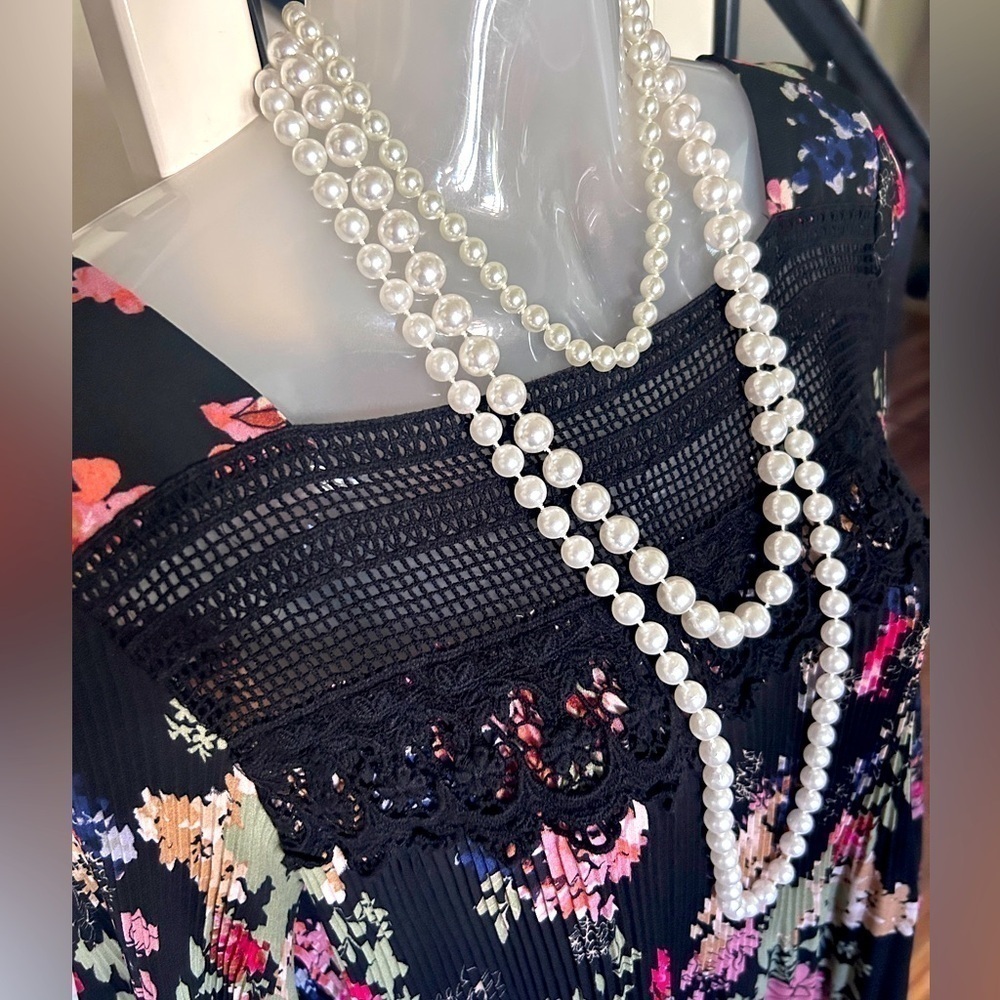 Vintage 3 Pearl Necklaces Strands Different Sizes with Gold tone Clasp White‍‍‍